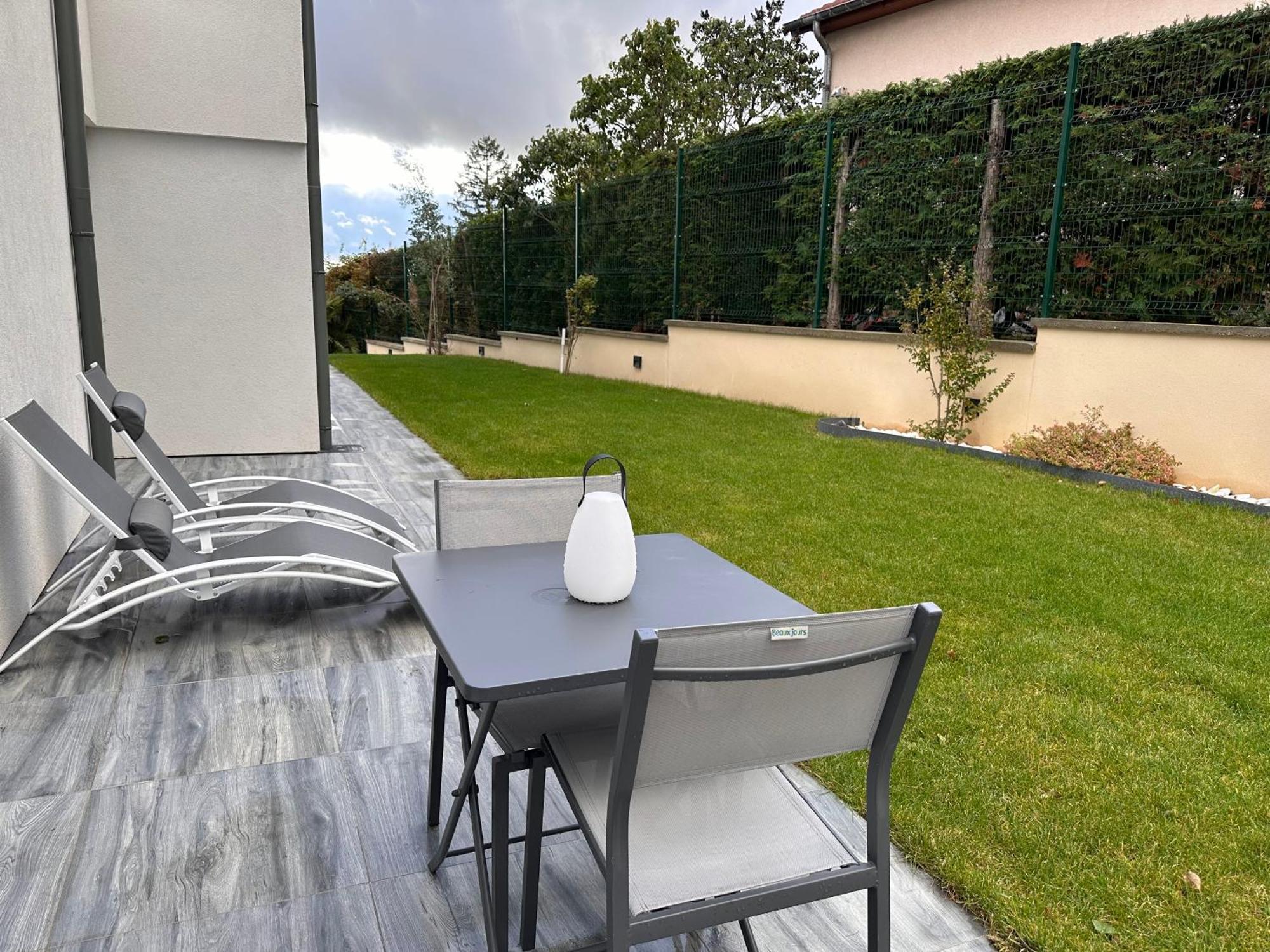 La Villa Perchee Calme, Sauna, Parking Prive Saint-Prix  Екстериор снимка